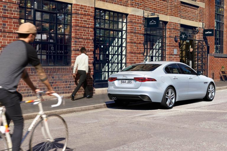 Jaguar XE 2021: immagini ufficiali