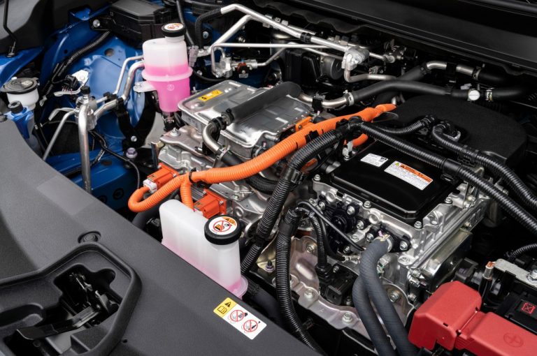 Lexus UX 300e 2021: immagini ufficiali