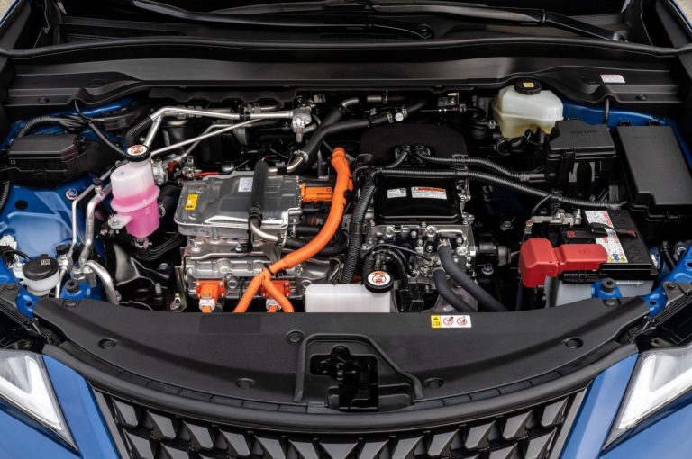 Lexus UX 300e 2021: immagini ufficiali