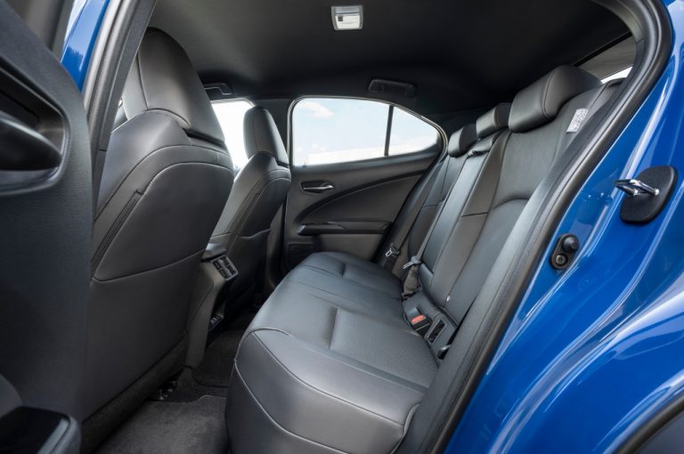 Lexus UX 300e 2021: immagini ufficiali