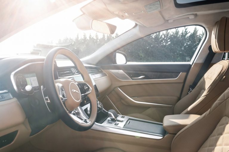 Jaguar XF 2021: immagini ufficiali