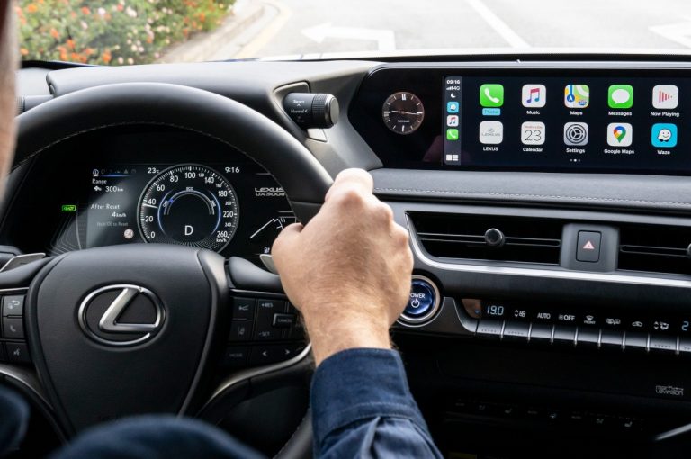 Lexus UX 300e 2021: immagini ufficiali