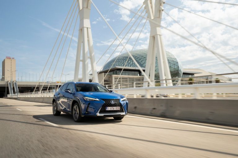 Lexus UX 300e 2021: immagini ufficiali