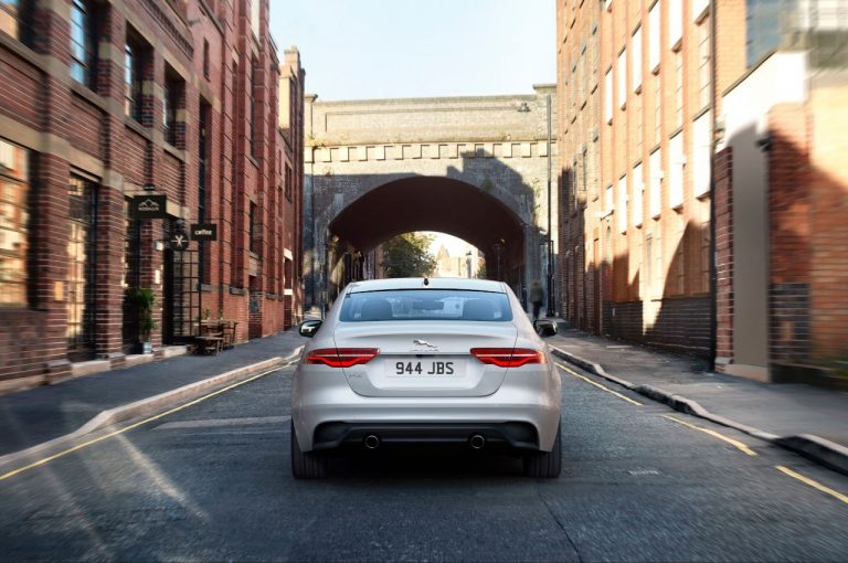 Jaguar XE 2021: immagini ufficiali