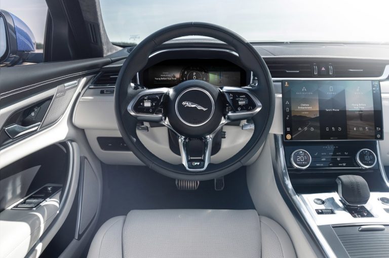 Jaguar XF 2021: immagini ufficiali