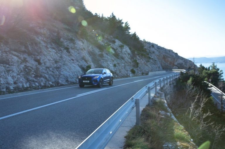 Jaguar E-Pace 2021: immagini ufficiali