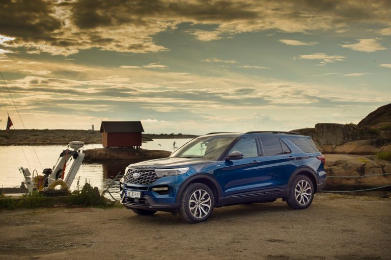 Ford Explorer Plug-in Hybrid 2020: immagini ufficiali