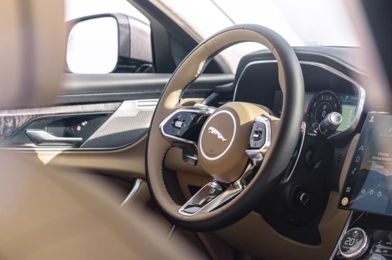 Jaguar XF 2021: immagini ufficiali