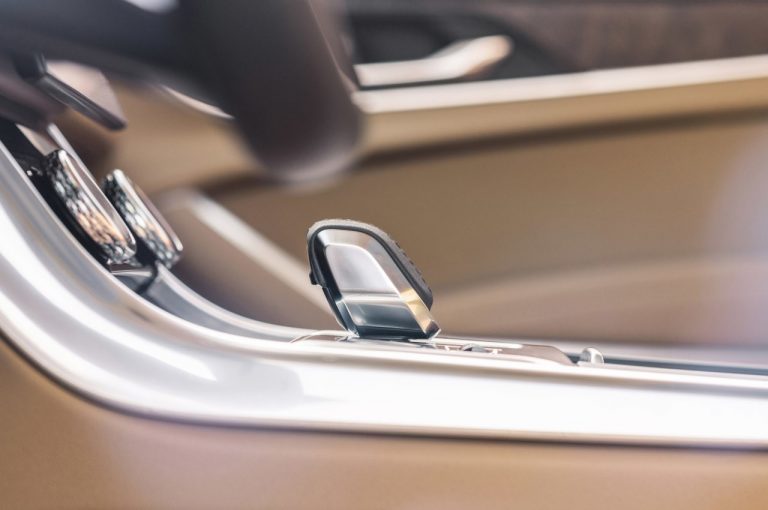 Jaguar XF 2021: immagini ufficiali