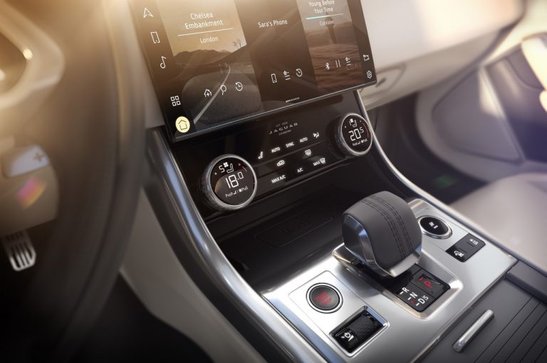 Jaguar XF 2021: immagini ufficiali