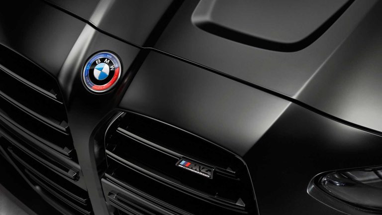 BMW M4 Competition x Kith: 150 esemplari glamour