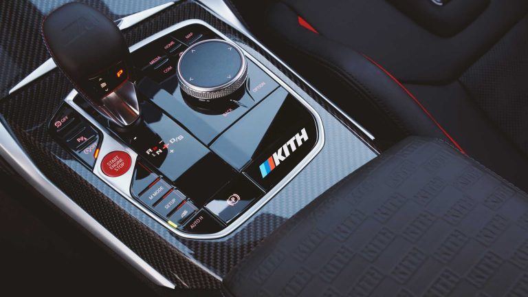 BMW M4 Competition x Kith: 150 esemplari glamour