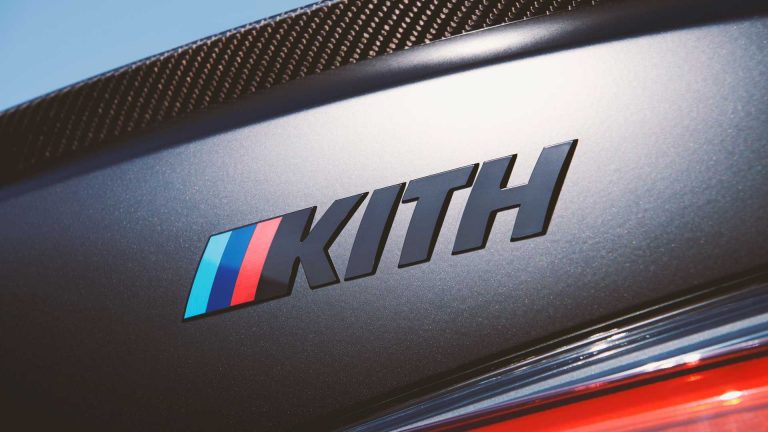 BMW M4 Competition x Kith: 150 esemplari glamour