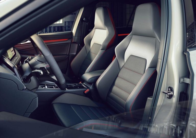 Volkswagen Golf 8 GTI Clubsport: immagini ufficiali