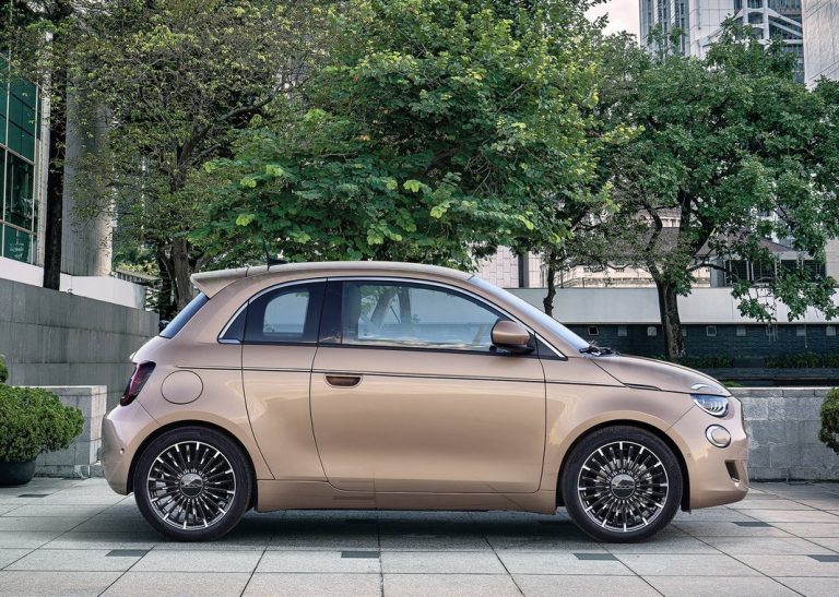 Fiat 500 3+1 elettrica: immagini ufficiali