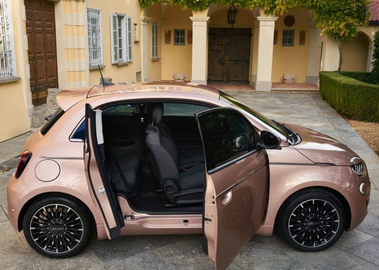 Fiat 500 3+1 elettrica: immagini ufficiali