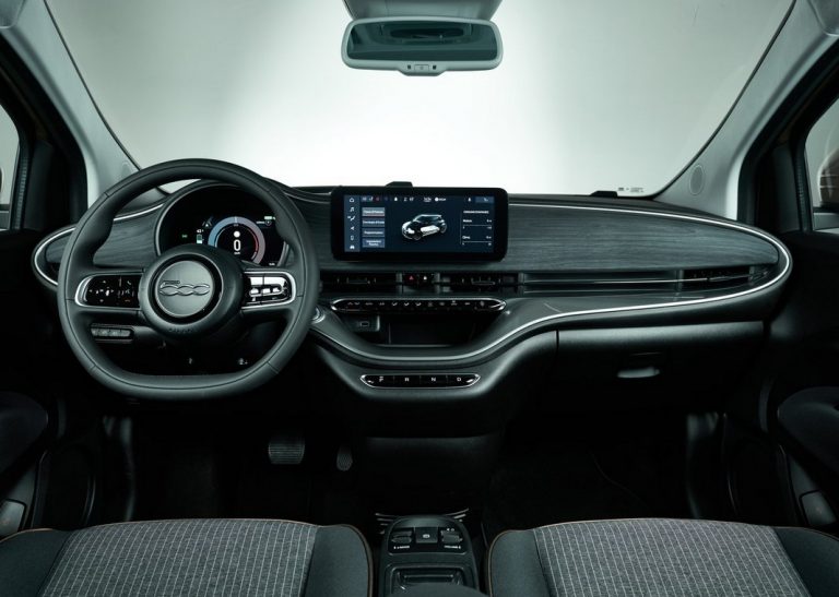 Fiat 500 3+1 elettrica: immagini ufficiali