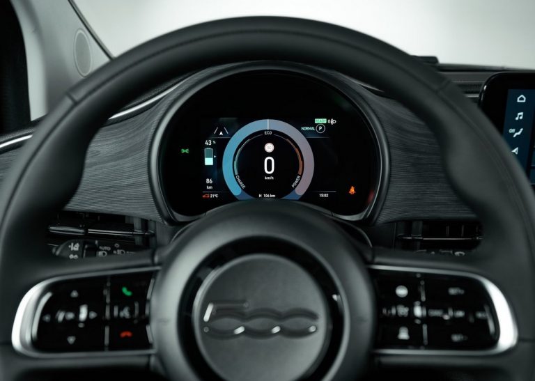 Fiat 500 3+1 elettrica: immagini ufficiali