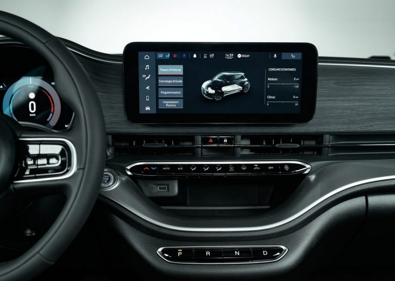 Fiat 500 3+1 elettrica: immagini ufficiali