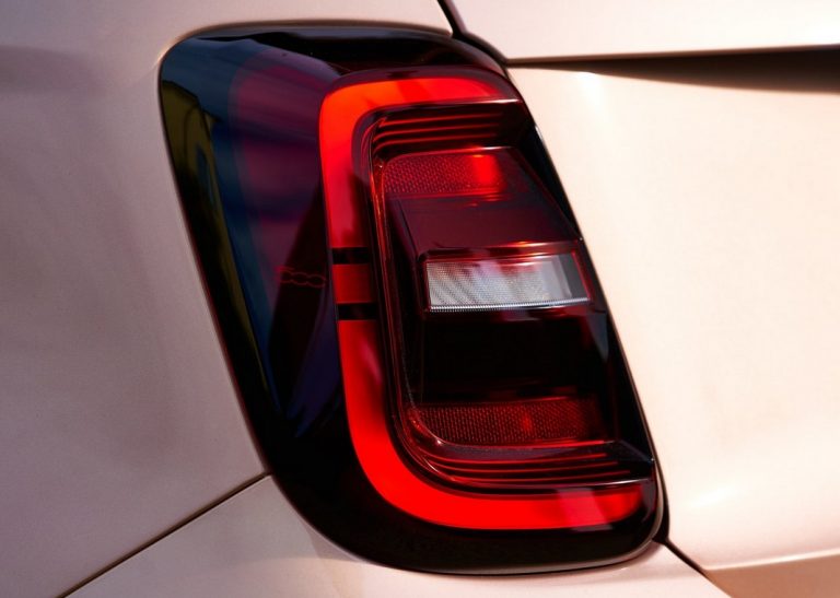 Fiat 500 3+1 elettrica: immagini ufficiali