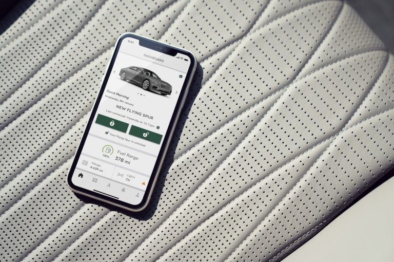 Bentley Flying Spur V8 2021: immagini ufficiali