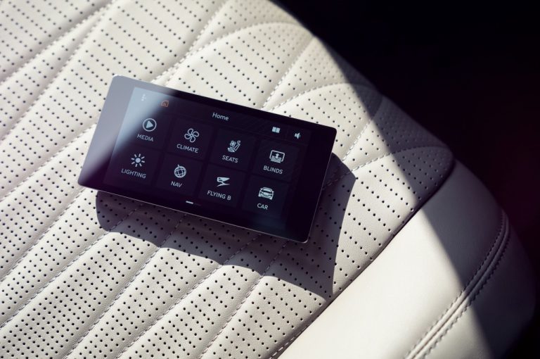 Bentley Flying Spur V8 2021: immagini ufficiali