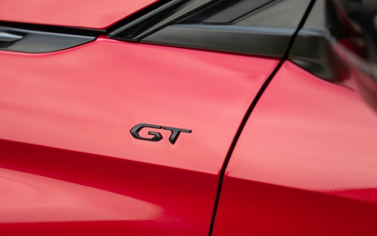 Nuova Peugeot 3008 GT Black Pack: immagini ufficiali