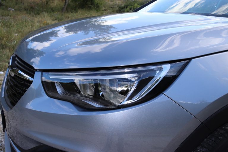 Opel Grandland X 1.2 Innovation AT8: la prova su strada