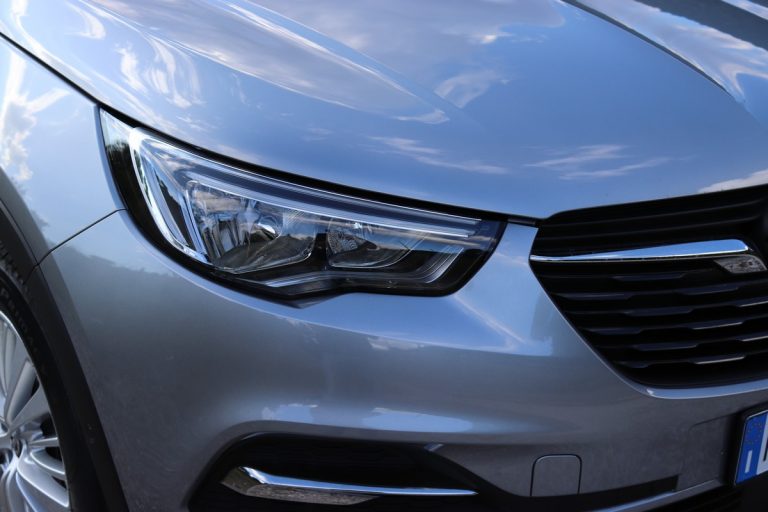 Opel Grandland X 1.2 Innovation AT8: la prova su strada
