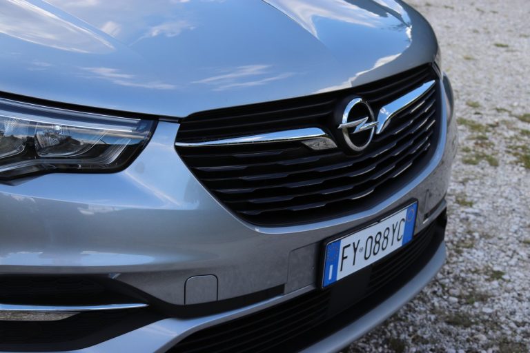 Opel Grandland X 1.2 Innovation AT8: la prova su strada