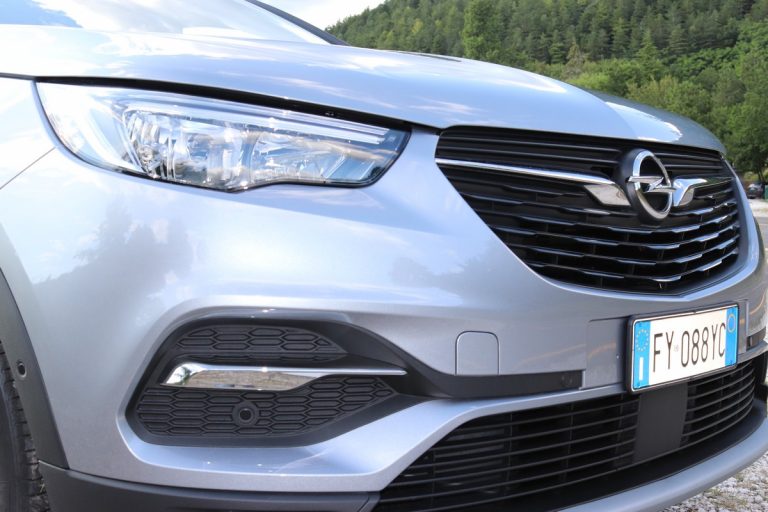 Opel Grandland X 1.2 Innovation AT8: la prova su strada