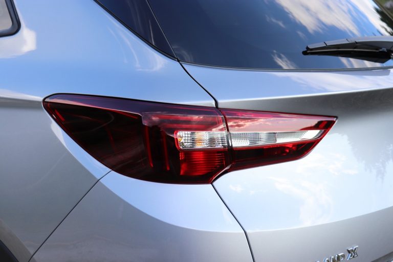 Opel Grandland X 1.2 Innovation AT8: la prova su strada