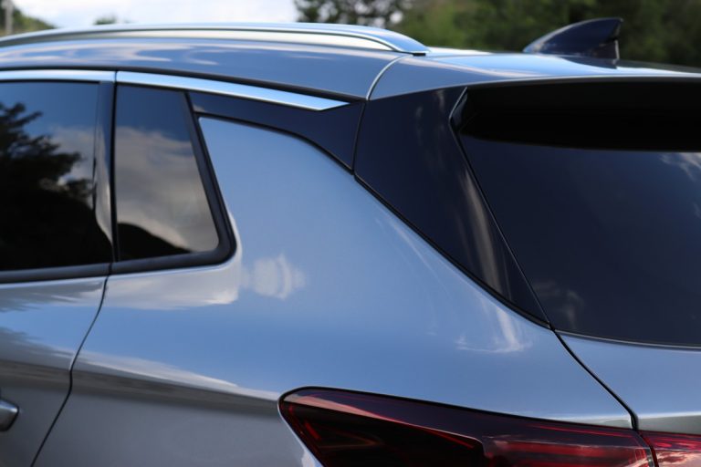 Opel Grandland X 1.2 Innovation AT8: la prova su strada