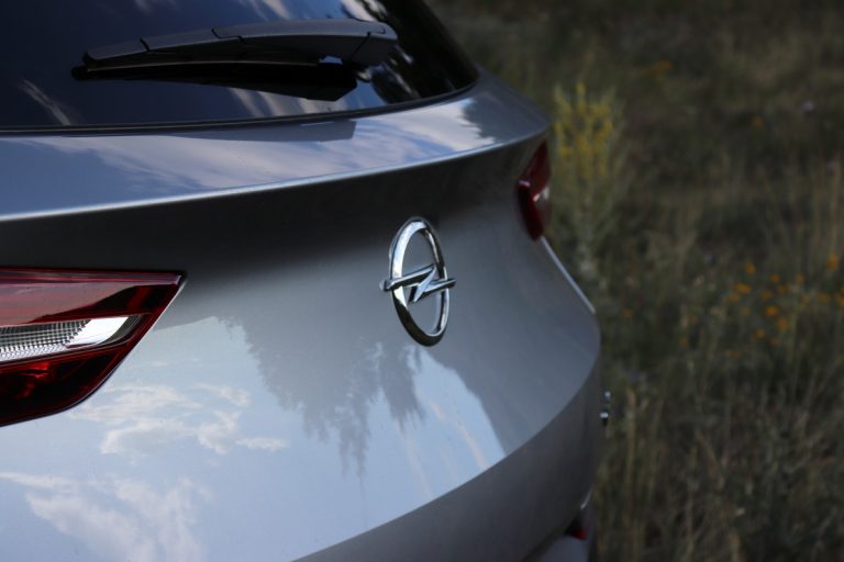 Opel Grandland X 1.2 Innovation AT8: la prova su strada