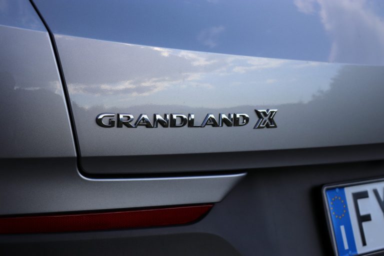 Opel Grandland X 1.2 Innovation AT8: la prova su strada