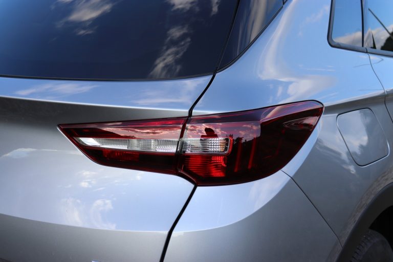 Opel Grandland X 1.2 Innovation AT8: la prova su strada