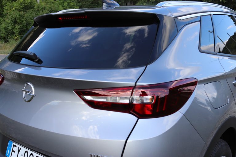 Opel Grandland X 1.2 Innovation AT8: la prova su strada