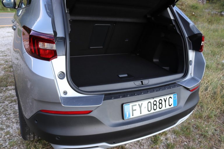 Opel Grandland X 1.2 Innovation AT8: la prova su strada