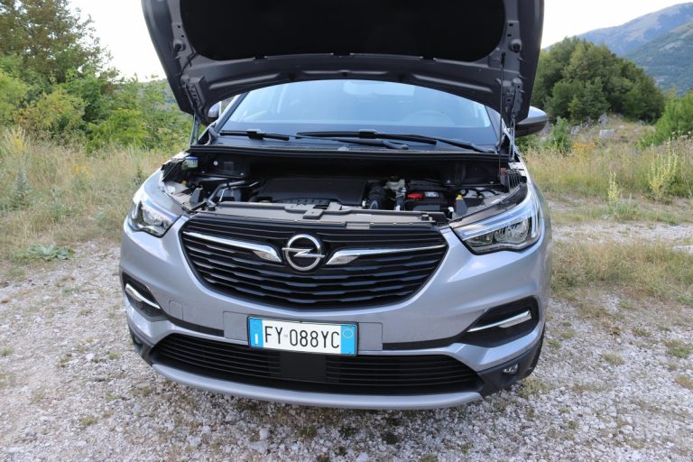 Opel Grandland X 1.2 Innovation AT8: la prova su strada