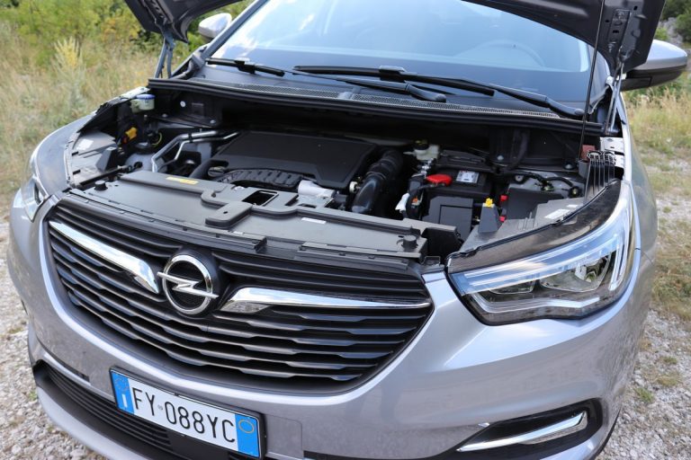 Opel Grandland X 1.2 Innovation AT8: la prova su strada