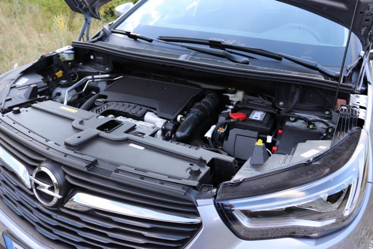 Opel Grandland X 1.2 Innovation AT8: la prova su strada
