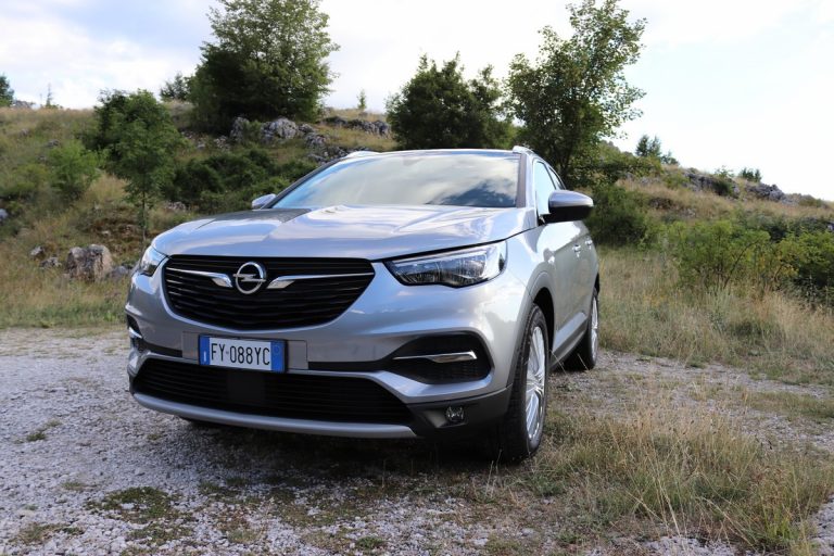 Opel Grandland X 1.2 Innovation AT8: la prova su strada