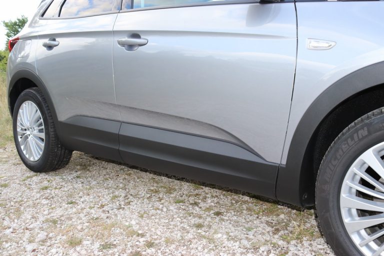 Opel Grandland X 1.2 Innovation AT8: la prova su strada