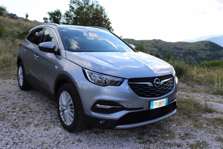 Opel Grandland X 1.2 Innovation AT8: la prova su strada