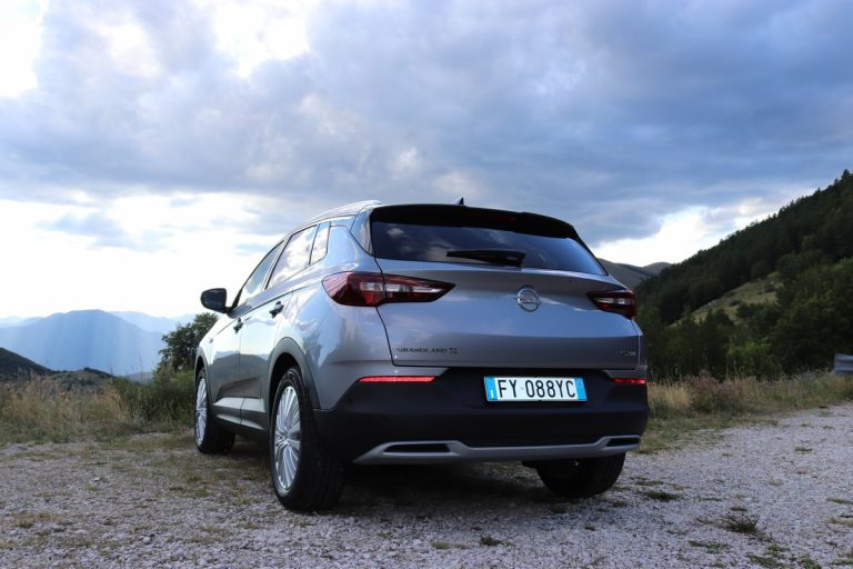 Opel Grandland X 1.2 Innovation AT8: la prova su strada