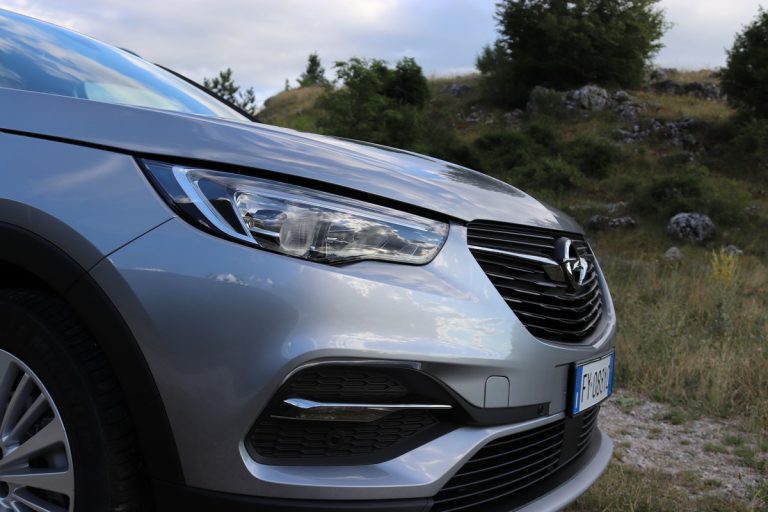 Opel Grandland X 1.2 Innovation AT8: la prova su strada