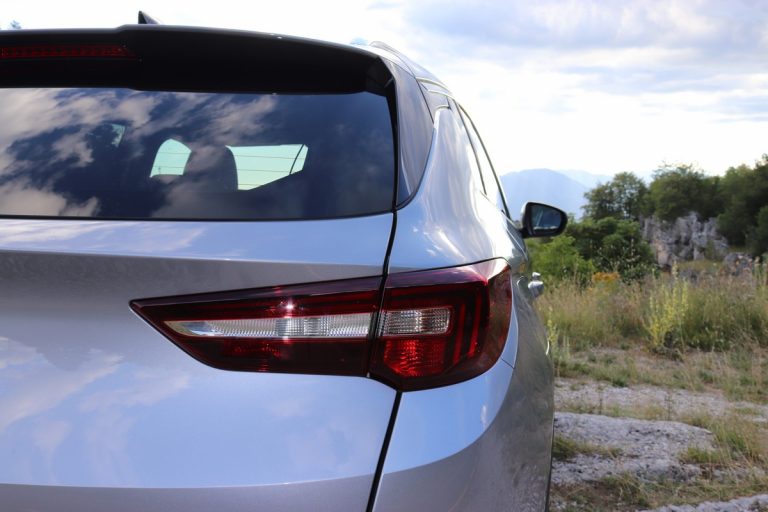 Opel Grandland X 1.2 Innovation AT8: la prova su strada