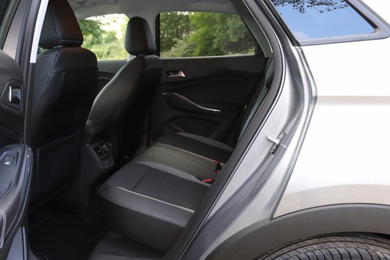 Opel Grandland X 1.2 Innovation AT8: la prova su strada