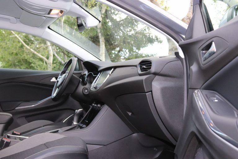 Opel Grandland X 1.2 Innovation AT8: la prova su strada