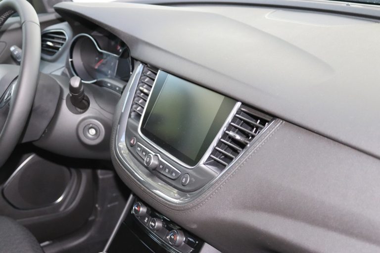 Opel Grandland X 1.2 Innovation AT8: la prova su strada